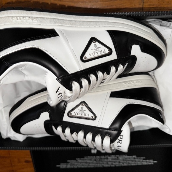 PRADA NEW BLACK AND WHITE WOMENS LOGO SNEAKERS - Picture 1 of 10